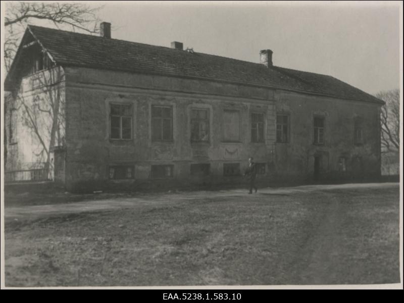 Kalvi mõisa vana peahoone, vaade idast
