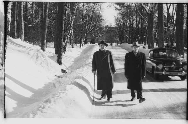 Hans Teetlaus sõpradega talvises looduses