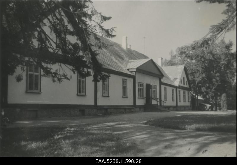 Tilsi mõisa peahoone, vaade tagaküljele