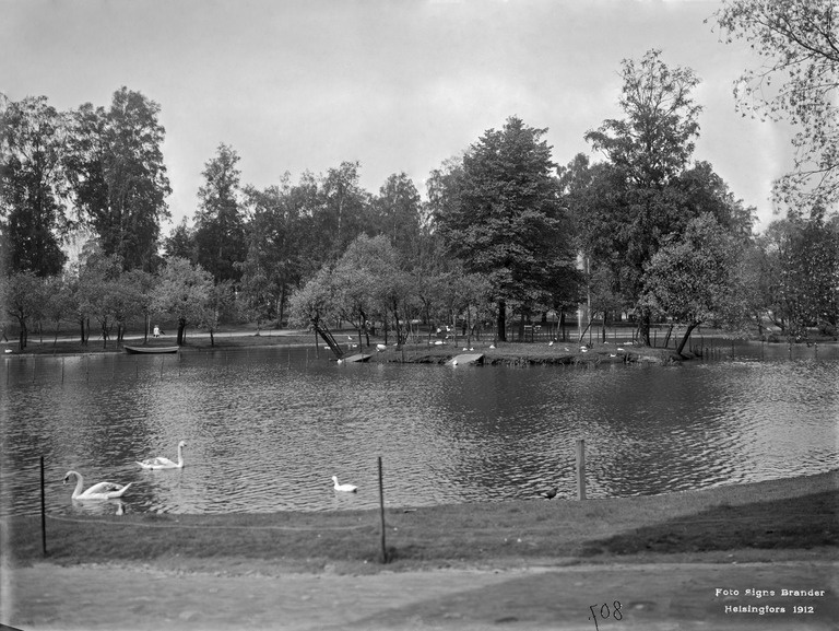 Kaisaniemen lammikko.