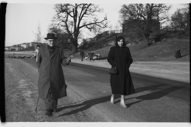 Elmar Minnus ja Aina Wallmarc jalutamas