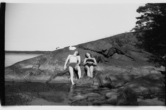 Hans Teetlaus ja Inge Roo rannas