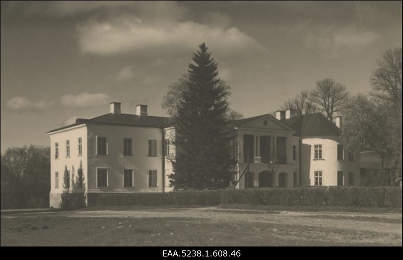 Mõdriku mõisa peahoone esikülg