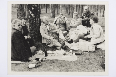 Piknik-puhkehetk Kauksi rannas 1965  similar photo