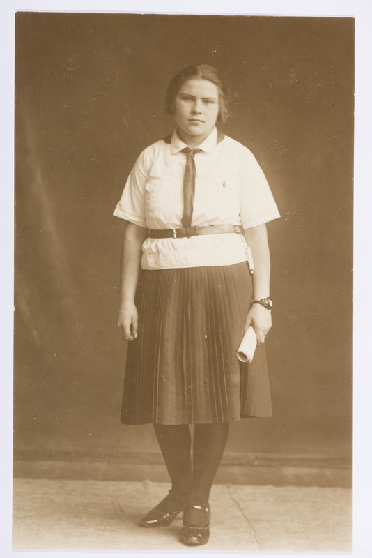 Raissa Kotõk ateljeefotol 1927