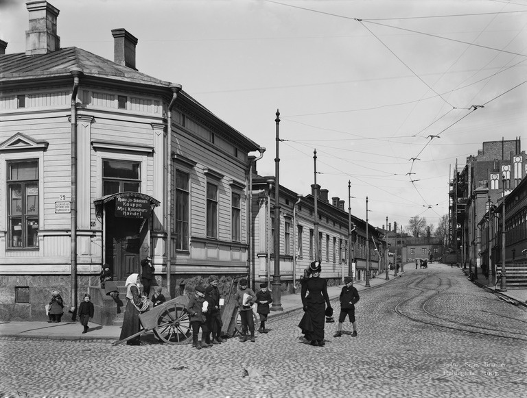 Perämiehenkatu 10, 12.  Pursimiehenkatu 29.