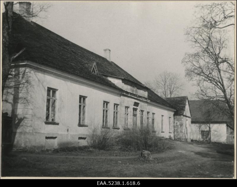 Lümandu mõisa peahoone kagust