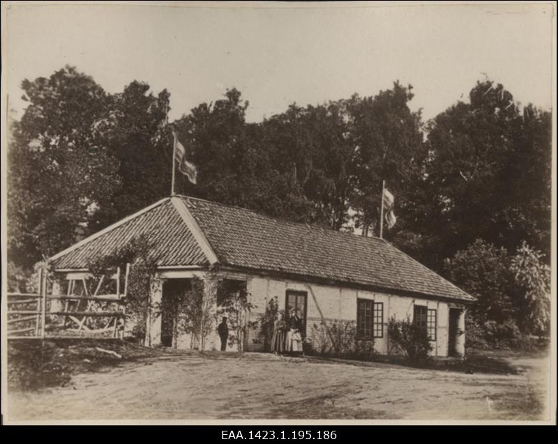 Möllatsi kõrtsi kommersihoone