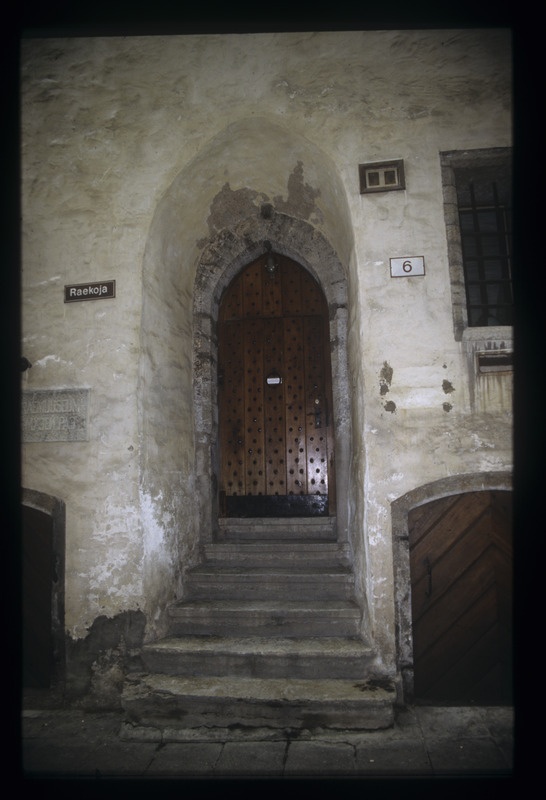 Fotomuuseumi välisuks, Raekoja tn 6, Tallinn