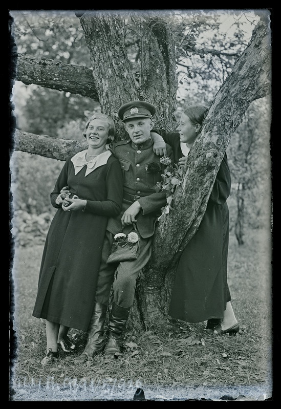 Grupiportree vasakult: Alvine Mihkelson, Erich Randoja, Alide Kull.