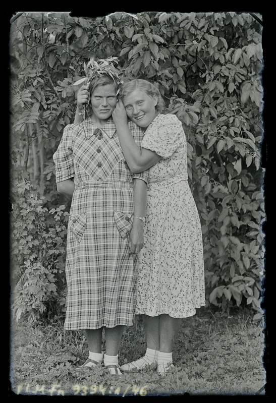 Kaksikportree: tundmatud naised.