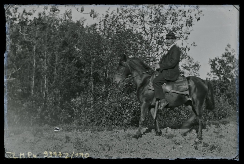 Portree: mees hobuse seljas