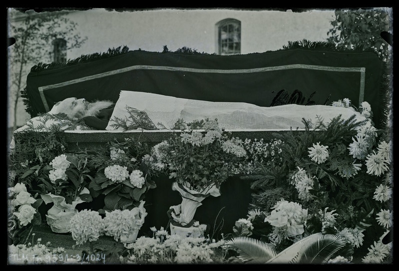 Raudsepa talust ? Karneri matused. Avatud sark Tuhala kiriku juures.