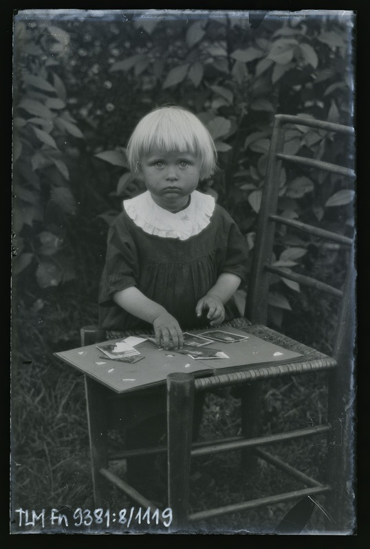 Portree: tundmatu väike tüdruk