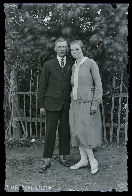 Kaksikportree. Tundmatu mees, tundmatu naine.