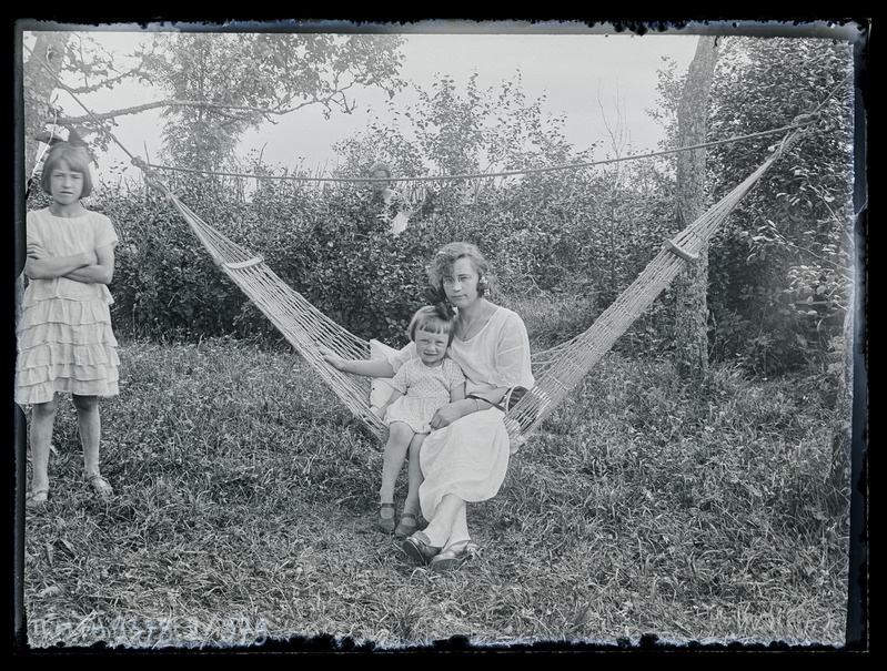 Grupiportree: Helene Repnau lastega Tallinnast.