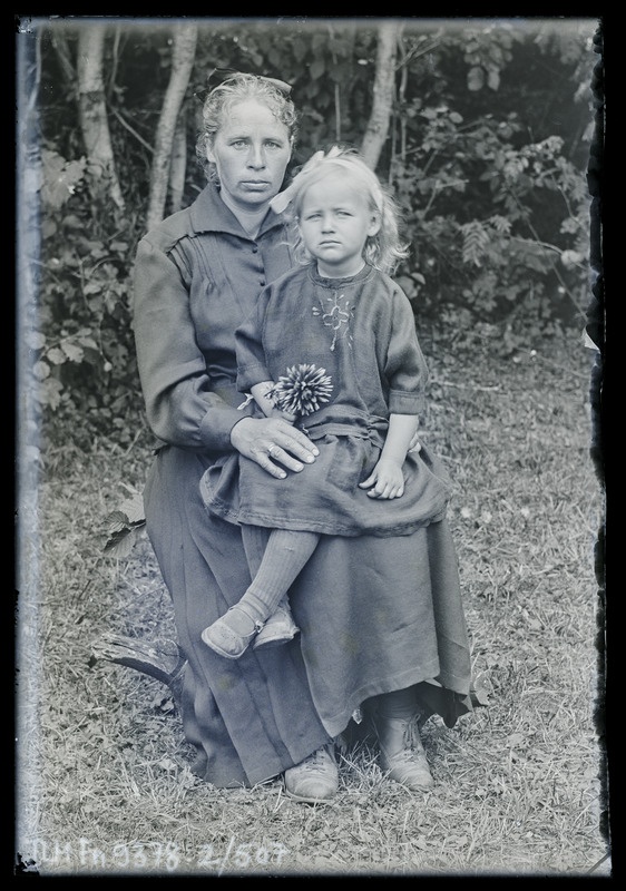 Kaksikportree: tundmatu naine tütarlapsega.