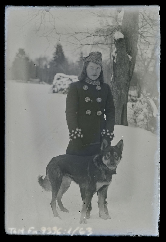 Leili Lutsoja ja koer Polla