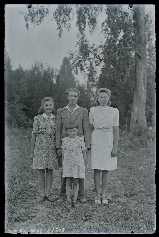 Grupipilt: perekond Puulaid