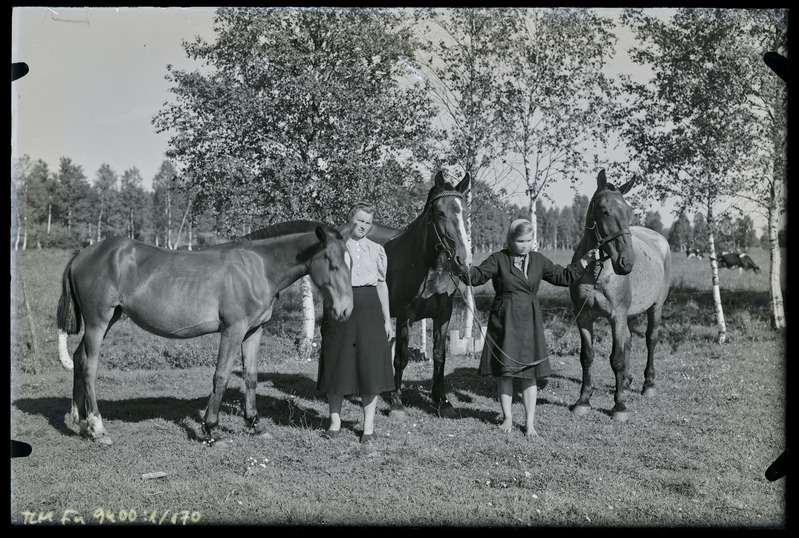 Kaks naist hobustega - Leida Lehtmets ja Anny Arjasepp