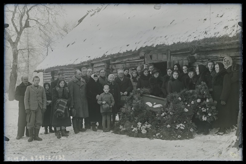 Grupipilt: Jaan Puuranna matused