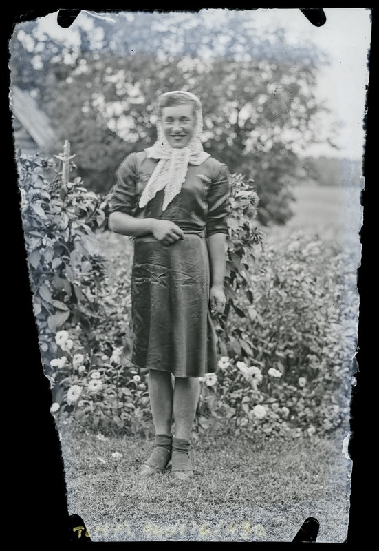 Täisportree: tundmatu naine