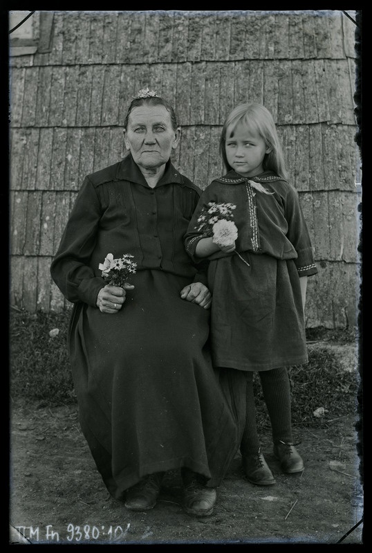 Kaksikportree: Penksoni pereema koos tundmatu lapsega