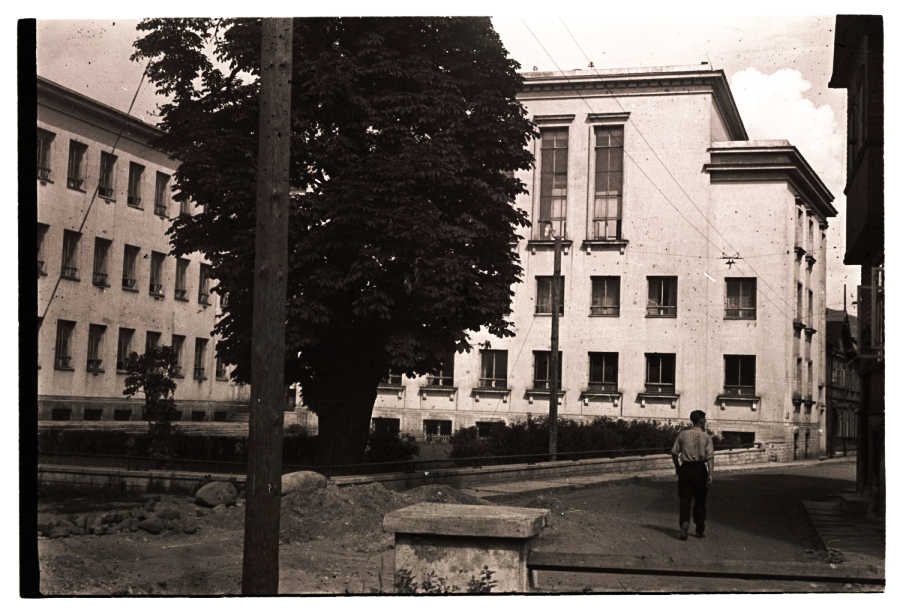 22. Secondary school