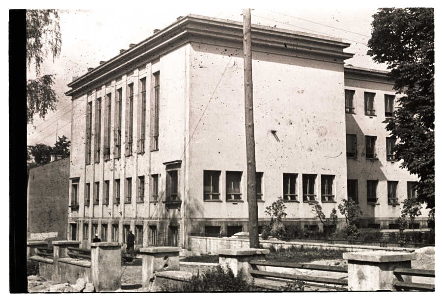 22. Secondary school