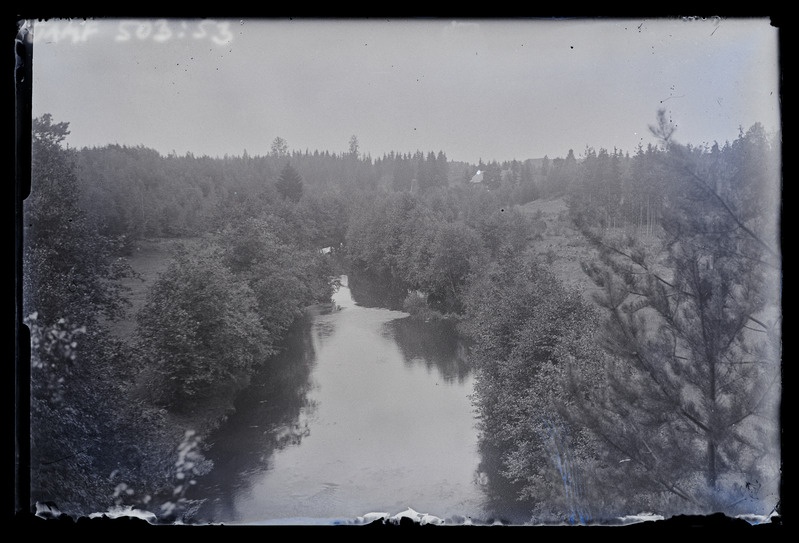 Vaade maastikule veekoguga