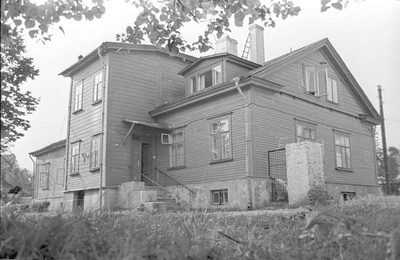 Dr. S.R. Winkler Summer Manor Head Building - Schwarzenbeck  duplicate photo