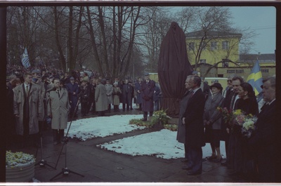 Rootsi kuningas Carl XVI Gustaf ja kuninganna Silvia Tartu Ülikoolis. Gustav II Adolfi mälestussamba pidulik avamine, 23.04.1992.  similar photo