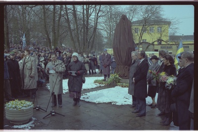 Rootsi kuningas Carl XVI Gustaf ja kuninganna Silvia Tartu Ülikoolis. Gustav II Adolfi mälestussamba pidulik avamine, 23.04.1992.  similar photo