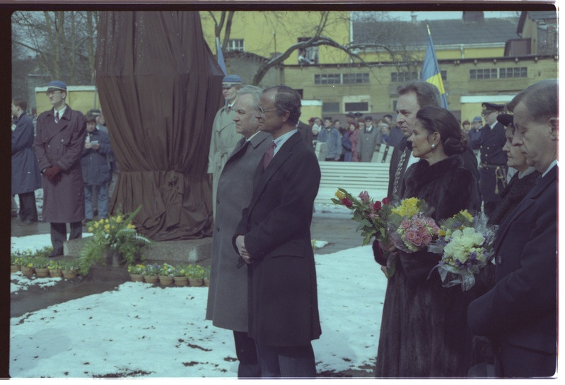 Rootsi kuningas Carl XVI Gustaf ja kuninganna Silvia Tartu Ülikoolis. Gustav II Adolfi mälestussamba pidulik avamine, 23.04.1992.