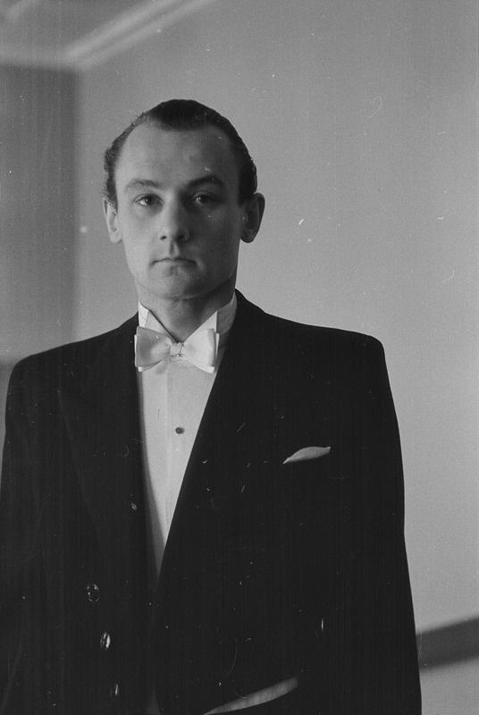 portree: Erich Ülevain