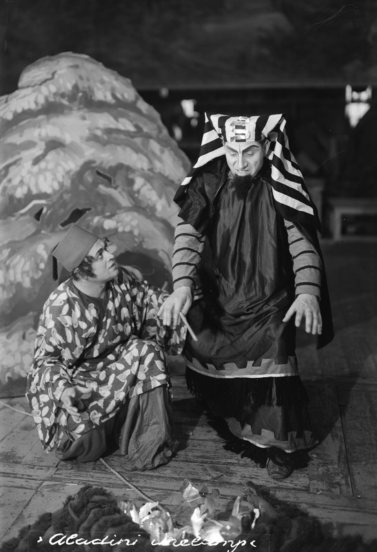Klaasnegatiiv, Aladini imelamp (Muinasjutte 1001 öö järgi kohandanud H. Anto), Aladin - Voldemar Alev, Tartaruga - David Poska, Draamateater 1936.