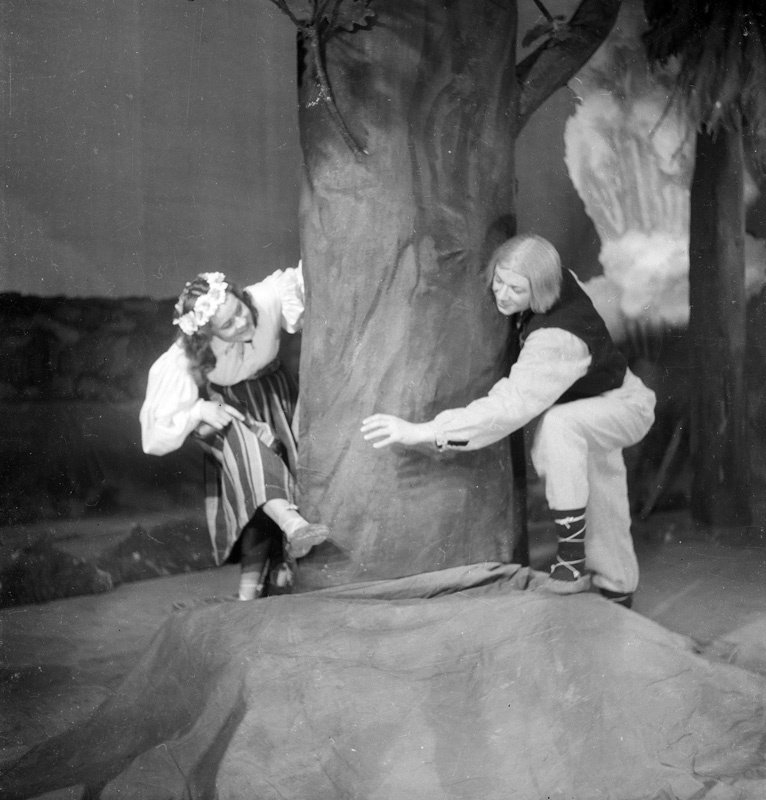 Libahunt, Rakvere teater, 1949, osades - Tiina - Ellen Grünfeldt, Harald Metsis