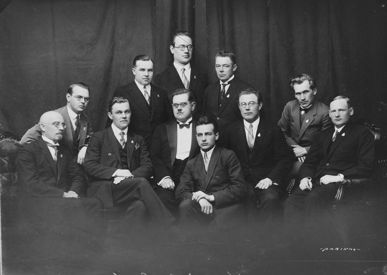 Lauljate liit, grupifoto, ca 1927-1931, pildil - istuvad - Aleksander Ginas, Tuudur Vettik, Anton Kasemets, August Saving, August Topman, Juhan Aavik, Riho Päts, Kruusimägi, seisavad - Tõnison, Vihalem, Richard Övel, tagareas vasakult teine on Hugo Vihalem