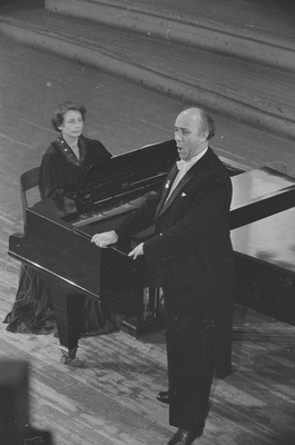 Aleksander Arderi õpilaste kontserdil, 1954, pildil: Aaro Pärn, klaveril Tekla Koha  similar photo