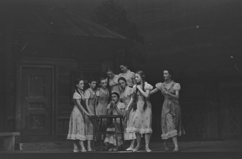 Koreograafilise Kooli 1. lennu lõpetajate balletiõhtu ja lõpuaktus, pildil: Glieri balleti Vaskratsanik 2. vaatus