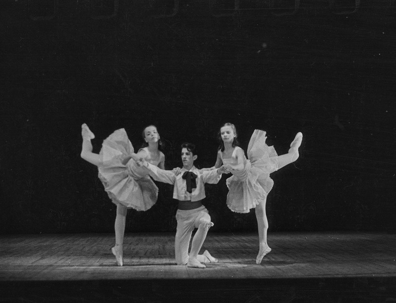 Koreograafilise Kooli õpilasõhtu, Teater Estonia, 1952, pildil: Pas de trois Pähklipurejast, Helga Ojalo, Boris Trofimov