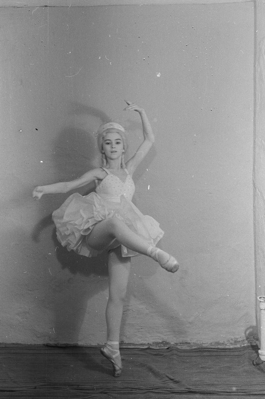 Koreograafilise Kooli õpilasõhtu, Teater Estonia, 1952, osades: Lumehelbeke – Jelena Poznjak