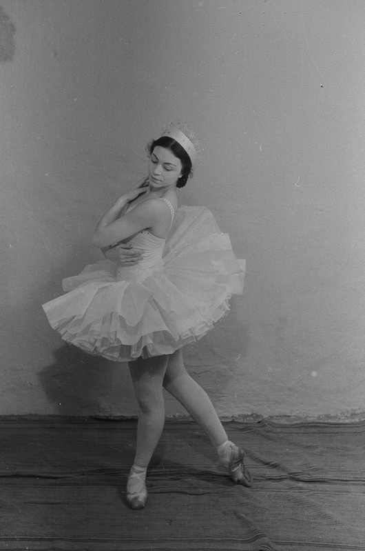 Koreograafilise Kooli õpilasõhtu, Teater Estonia, 1952, osades: Lumehelbeke – Elonna Spriit