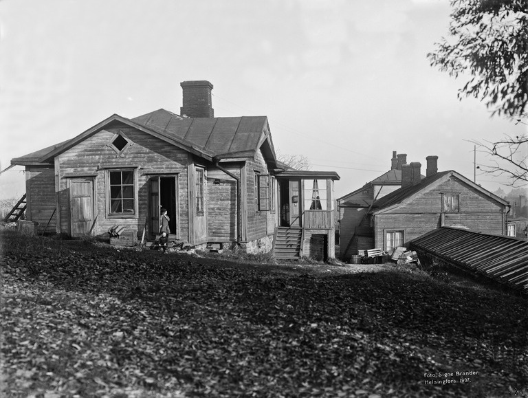 Villa Arkadia pihan puolelta