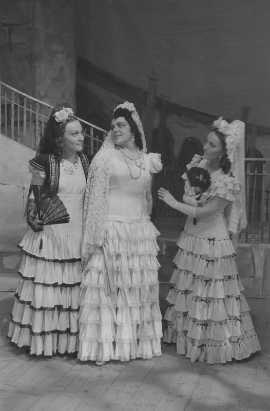 Carmen, Teater Estonia, 1947, osades: Mercedes – Ludmilla Issakova, Carmen – Jenny Siimon