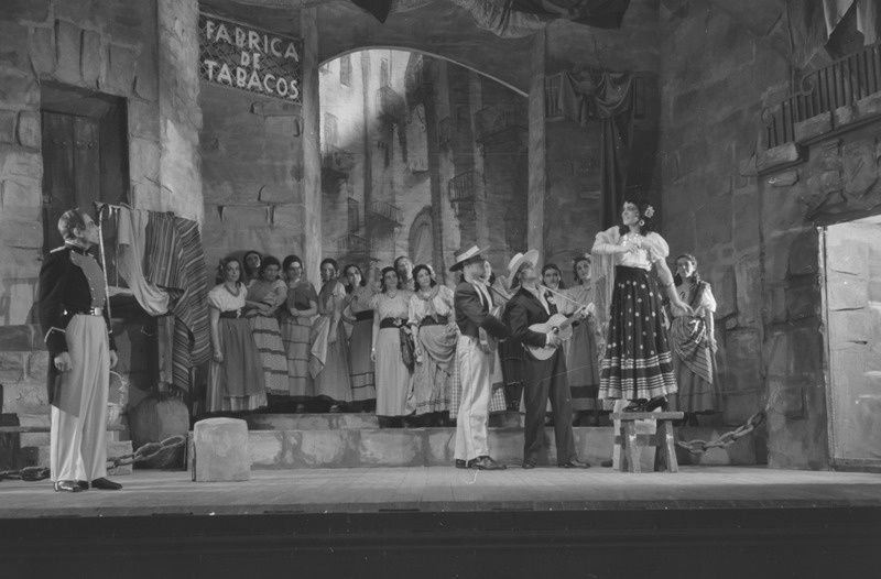 Carmen, Teater Estonia, 1947, pildil: stseen etendusest, 1. vaatus