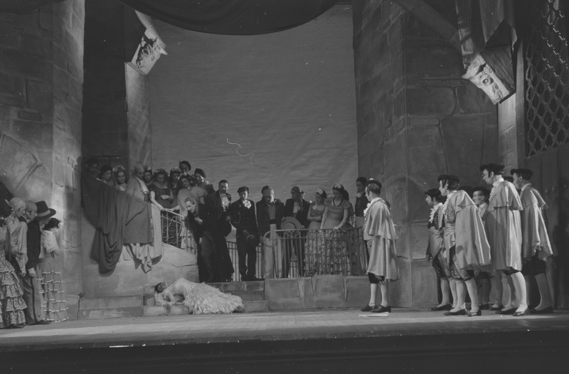 Carmen, Teater Estonia, 1947, pildil: stseen etendusest, lõpustseen