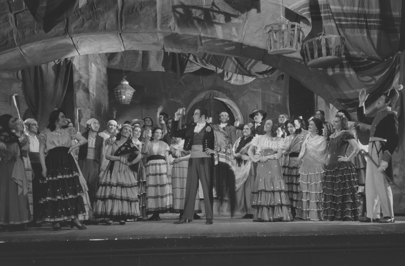 Carmen, Teater Estonia, 1947, osades: Escamillo – Georg Taleš, Carmen – Jenny Siimon