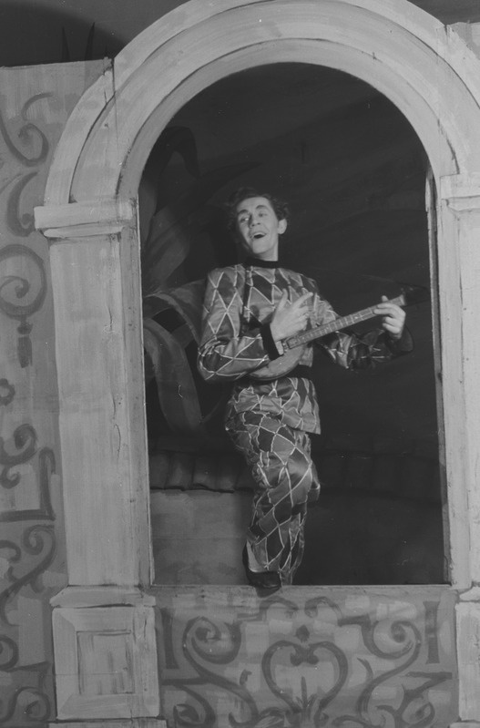 Pajatsid, Teater Estonia endises kinoteatris Gloria, 1946, osades: Beppo – Paul Mägi