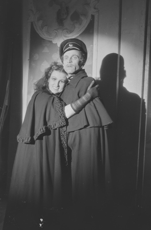 Padaemand, Teater Estonia endises kinoteatris Gloria, 1946, osades: Herman – Voldemar Paldre, Liisa – Ia Uudelepp